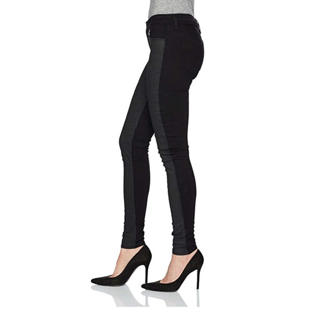 NWT Levi’s 535 Super Skinny Coates Jeans.